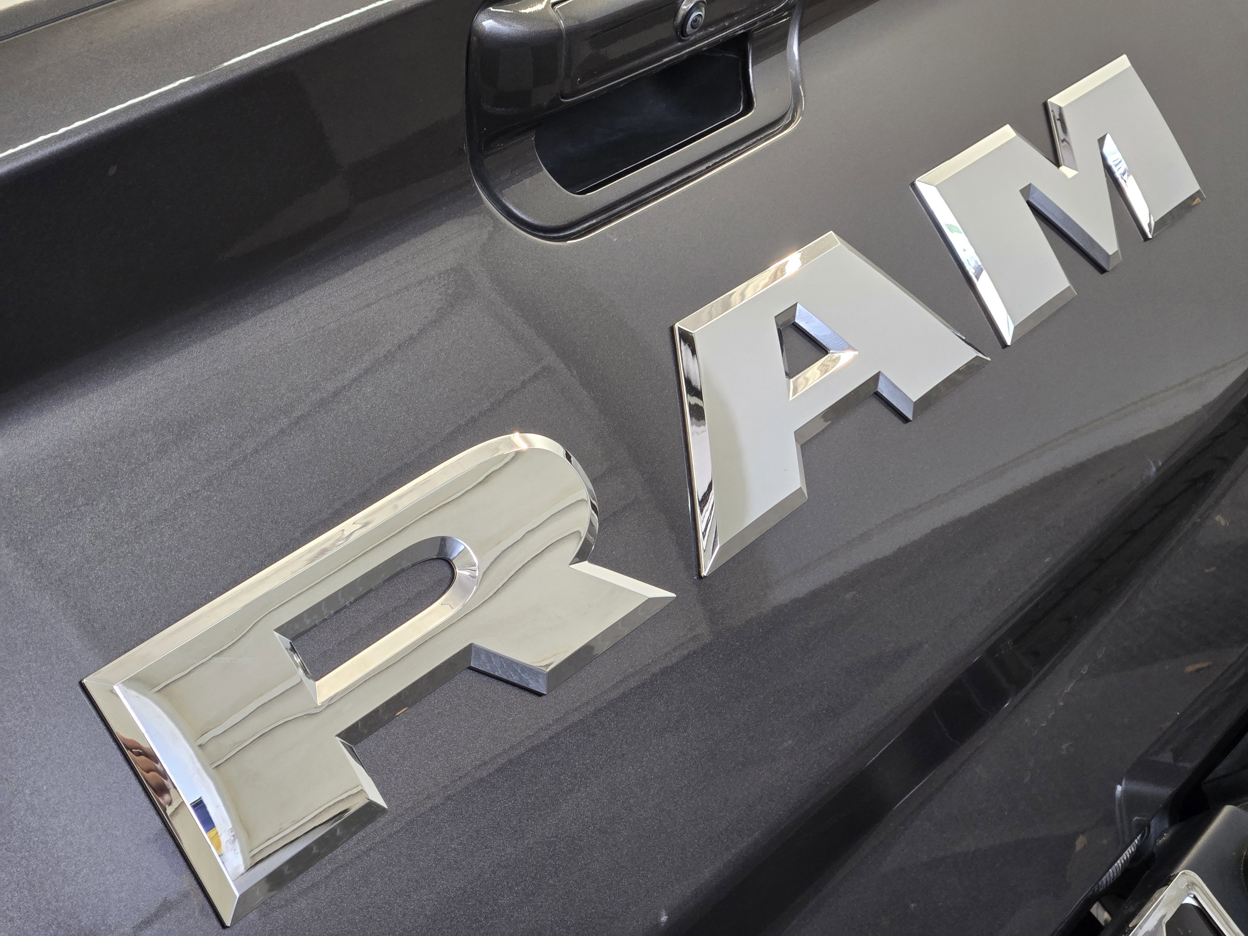 Used 2025 RAM 2500 Laramie AWD/4WD image 12