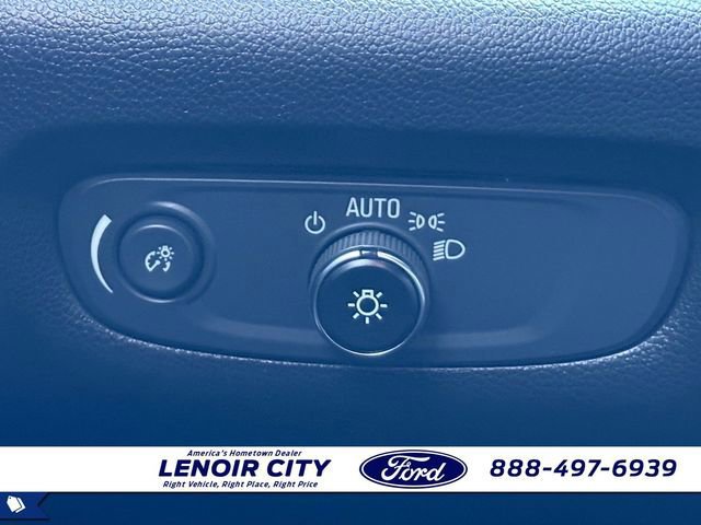 Used 2023 Chevrolet Traverse LT image 20