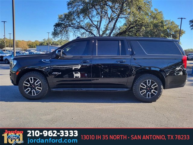 Used 2022 GMC Yukon XL AT4 image 2