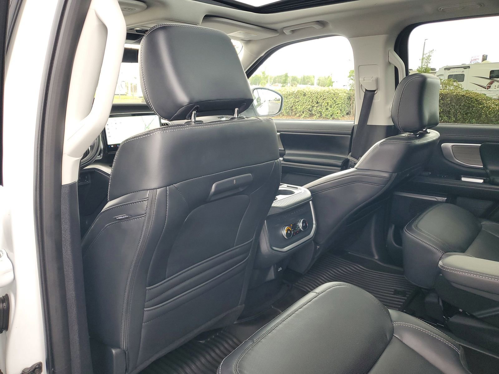 Certified 2025 Ford Expedition Max Platinum image 12