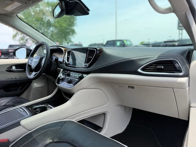 Used 2023 Chrysler Pacifica Limited FWD image 18