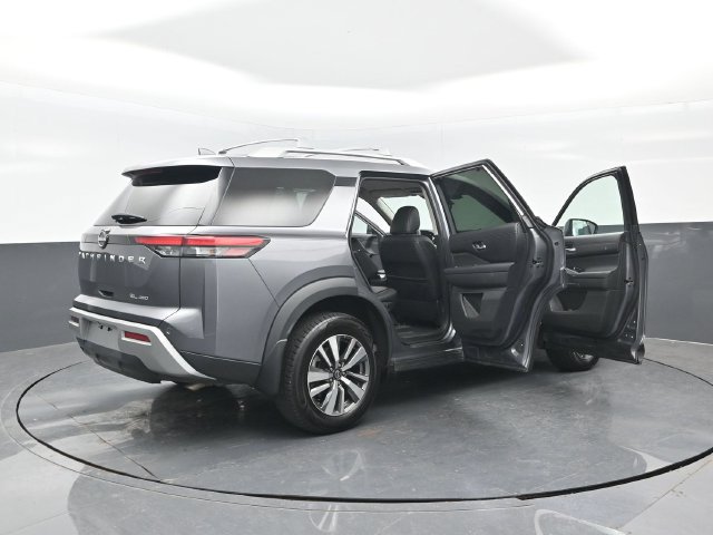 Used 2025 Nissan Pathfinder SL AWD/4WD image 28