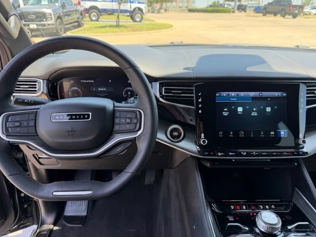 Used 2023 Jeep Wagoneer L Series III w/ Premium Group I AWD/4WD image 15