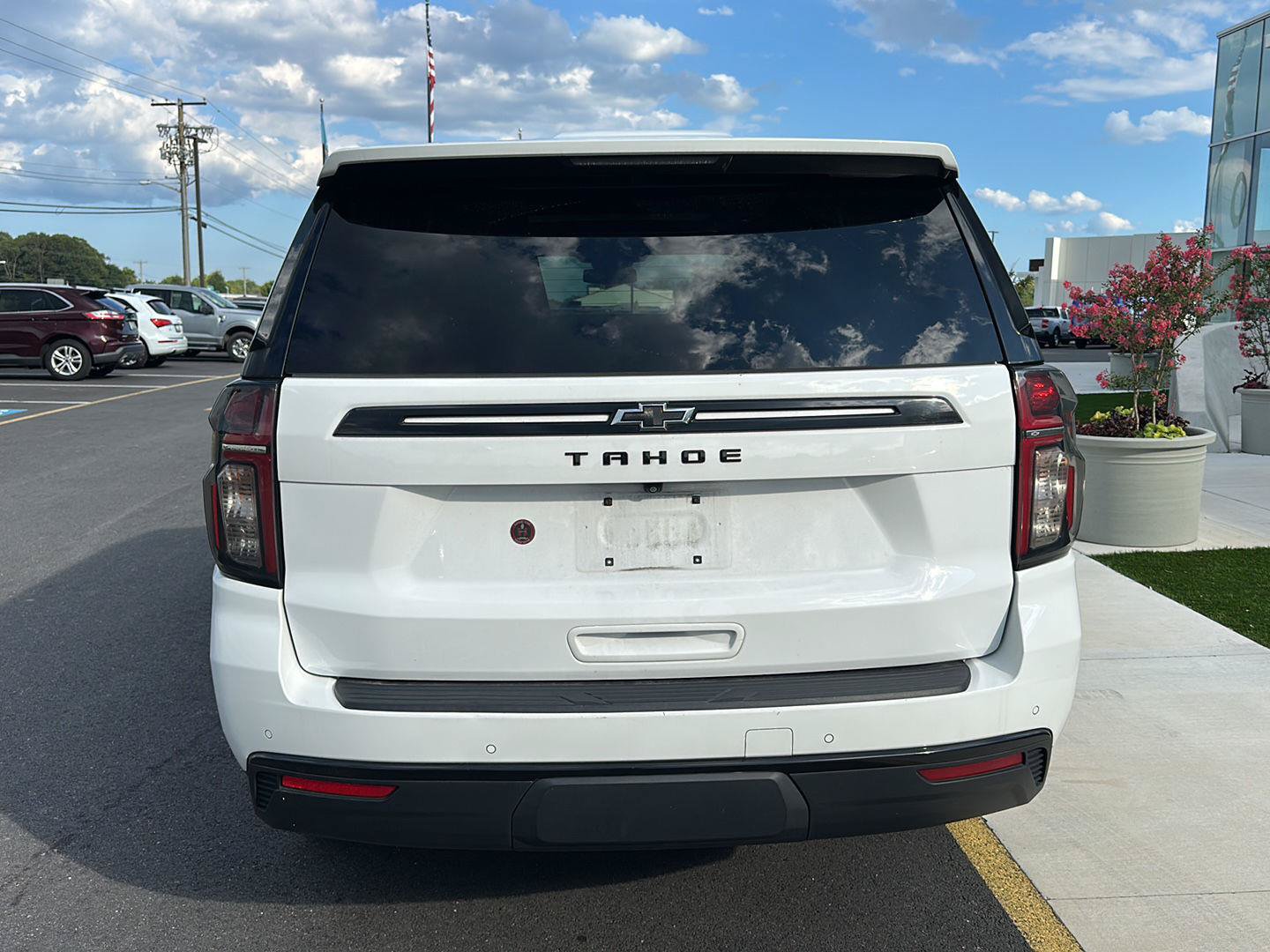 Used 2023 Chevrolet Tahoe Z71 w/ Luxury Package AWD/4WD image 6