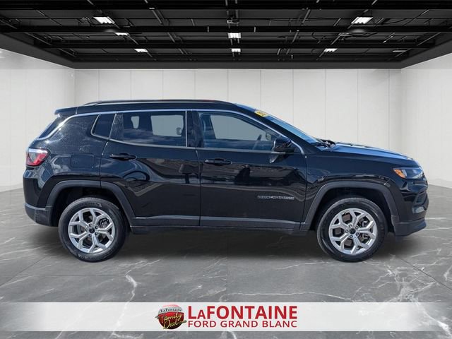 Used 2025 Jeep Compass Latitude w/ Sun & Sound Group AWD/4WD image 6