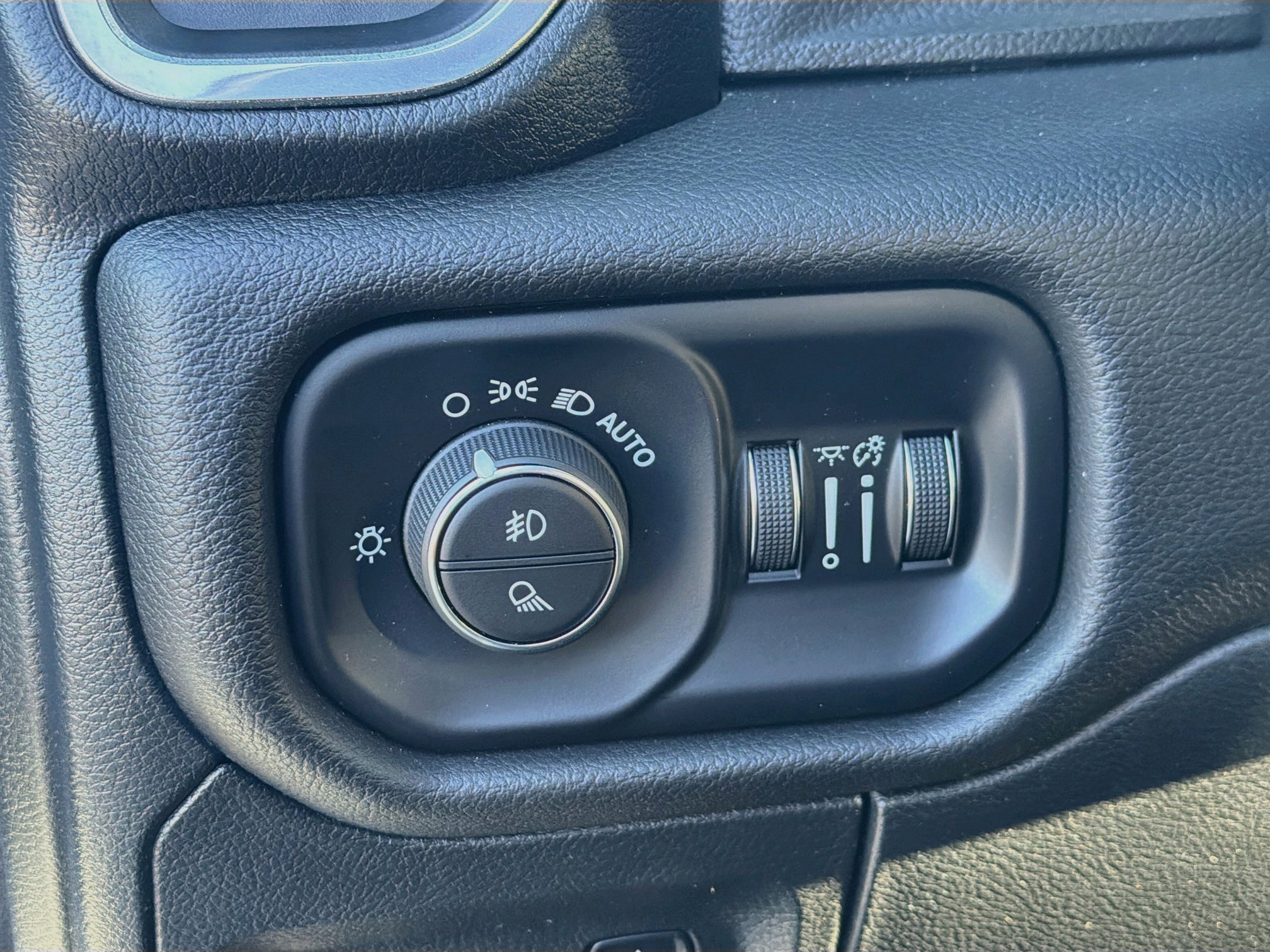 Used 2023 RAM 1500 Laramie AWD/4WD image 10
