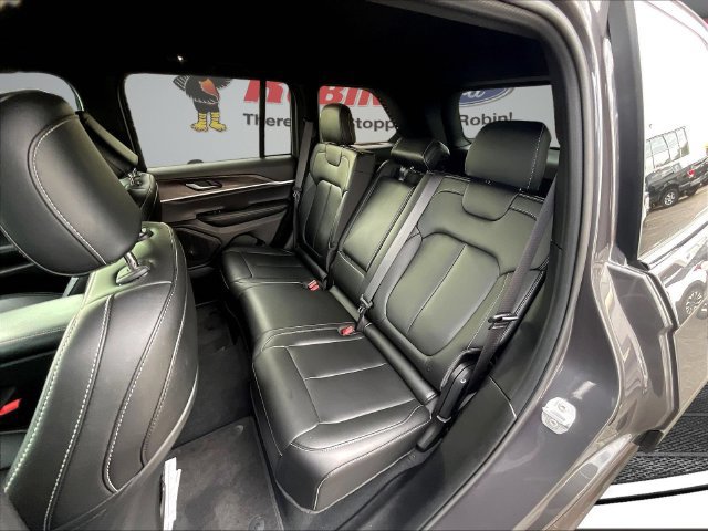 Used 2025 Jeep Grand Cherokee Limited AWD/4WD image 21