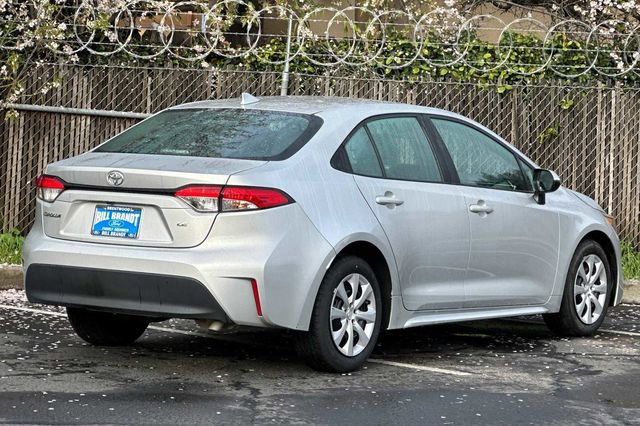 Used 2023 Toyota Corolla LE image 3