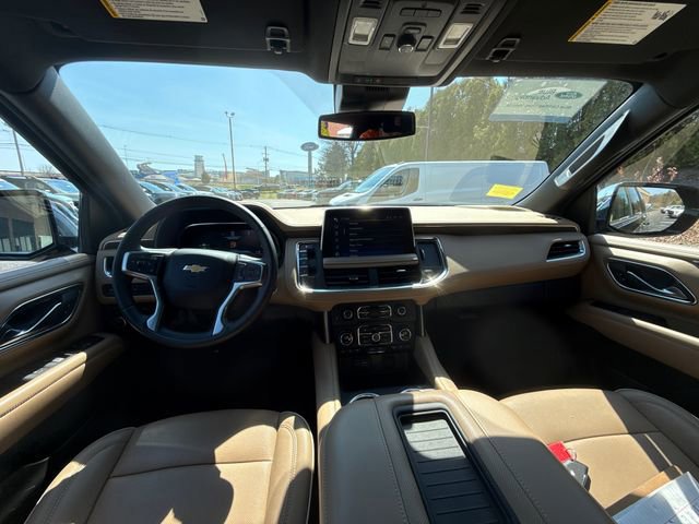 Used 2024 Chevrolet Suburban Premier image 16