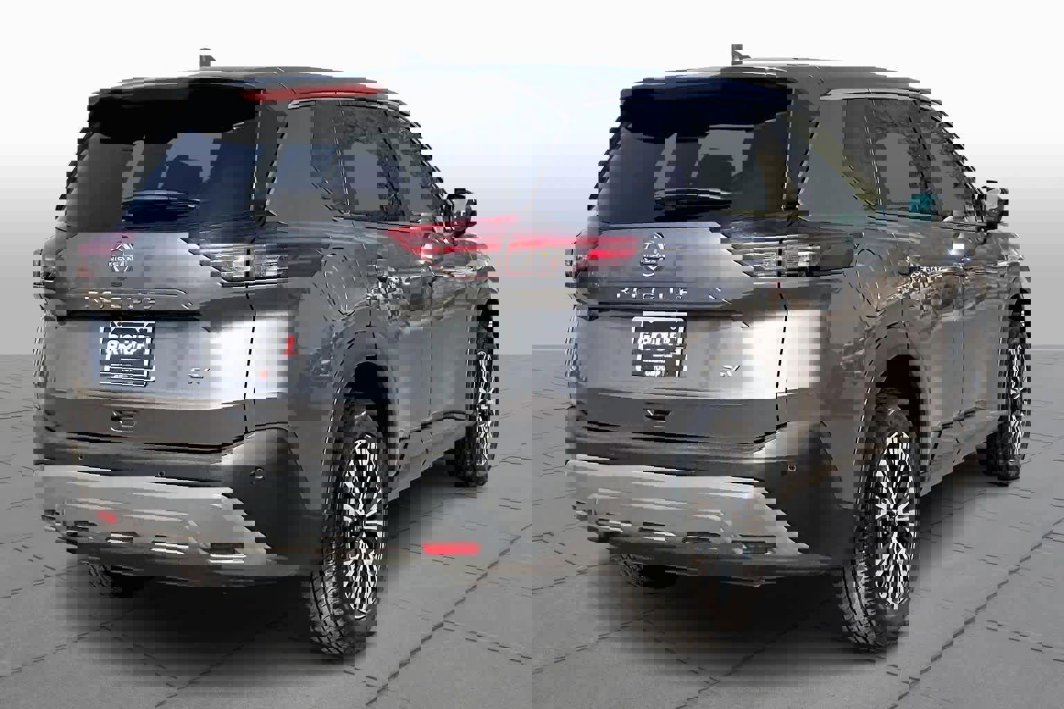 Used 2023 Nissan Rogue SV image 4