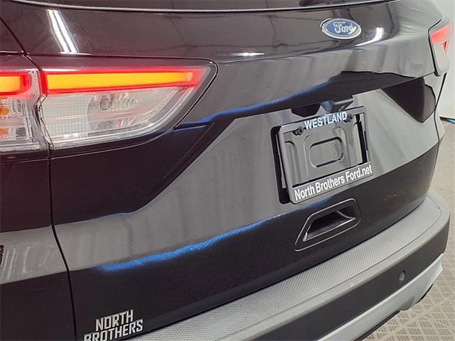 Certified 2020 Ford Escape SE image 28