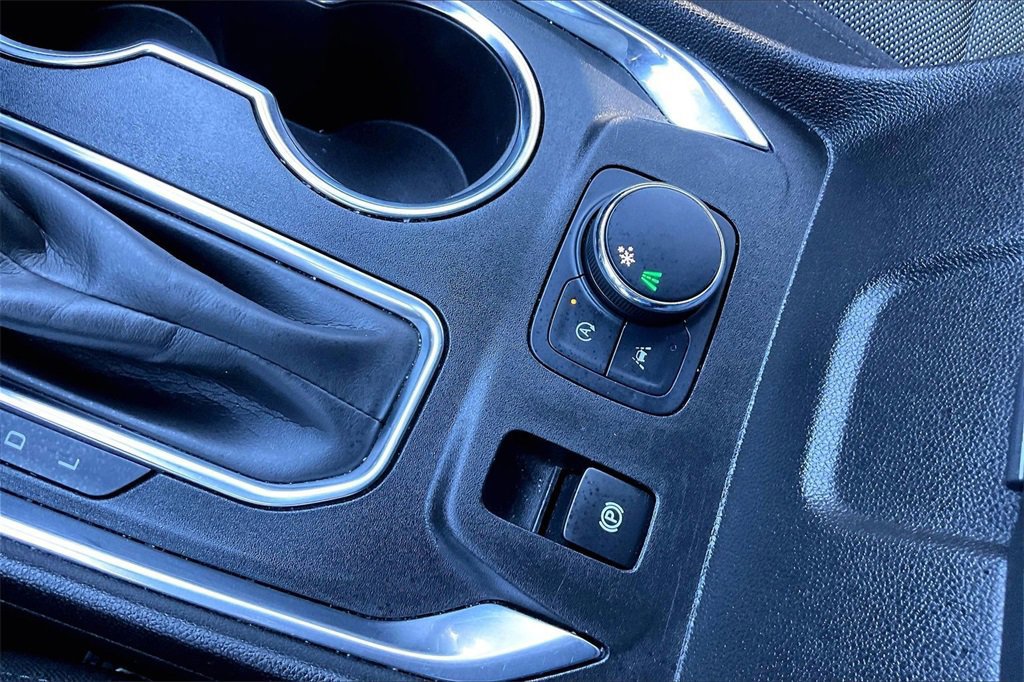 Used 2023 Chevrolet Traverse LT image 24