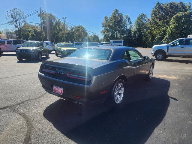Used 2020 Dodge Challenger SXT RWD image 5