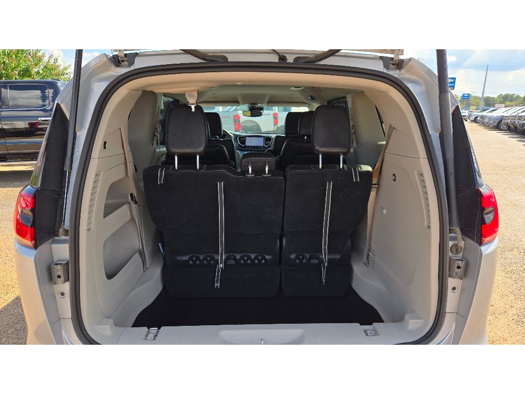 Used 2024 Chrysler Pacifica Touring-L FWD image 14