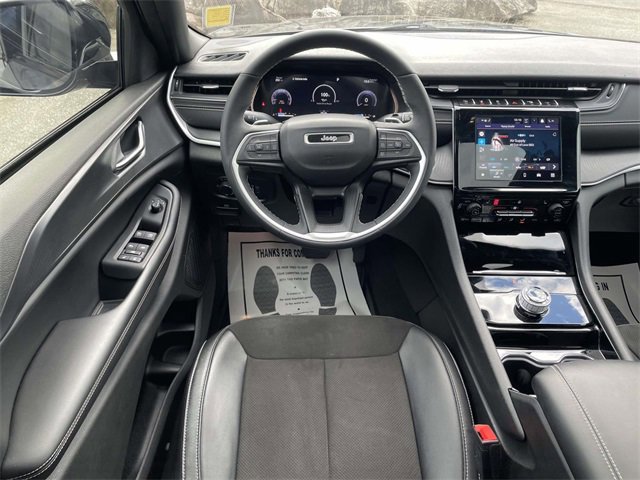 Used 2023 Jeep Grand Cherokee Altitude image 12