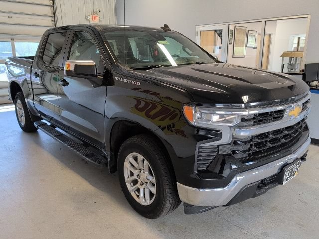 Used 2022 Chevrolet Silverado 1500 LT AWD/4WD image 5