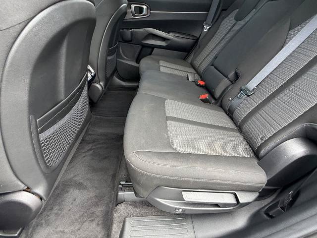 Used 2022 Kia Sorento LX FWD image 11