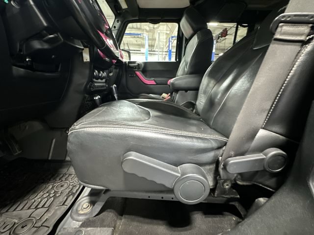 Used 2017 Jeep Wrangler Unlimited Rubicon w/ Connectivity Group AWD/4WD image 18