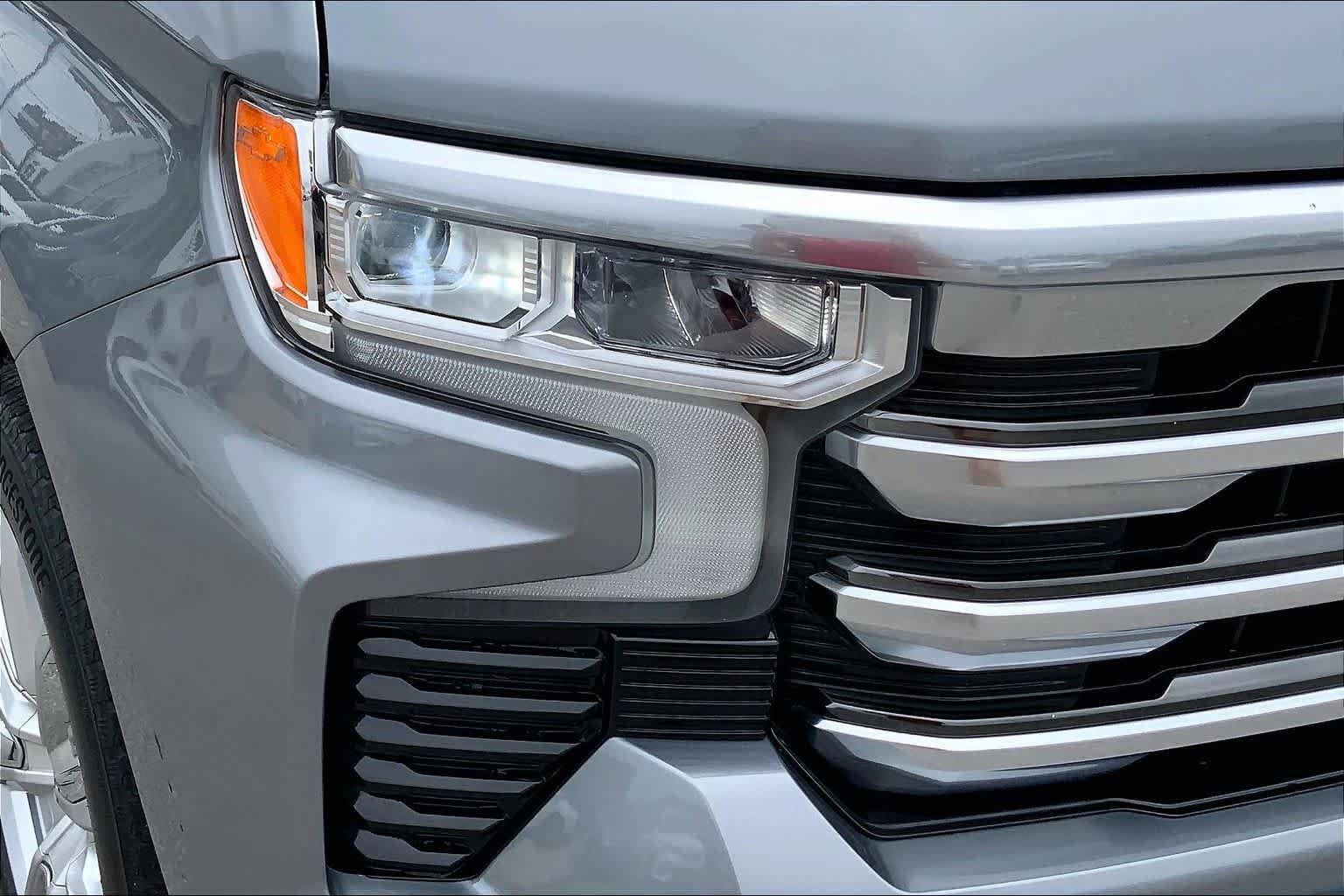 Used 2023 Chevrolet Silverado 1500 High Country w/ High Country Premium Package AWD/4WD image 28