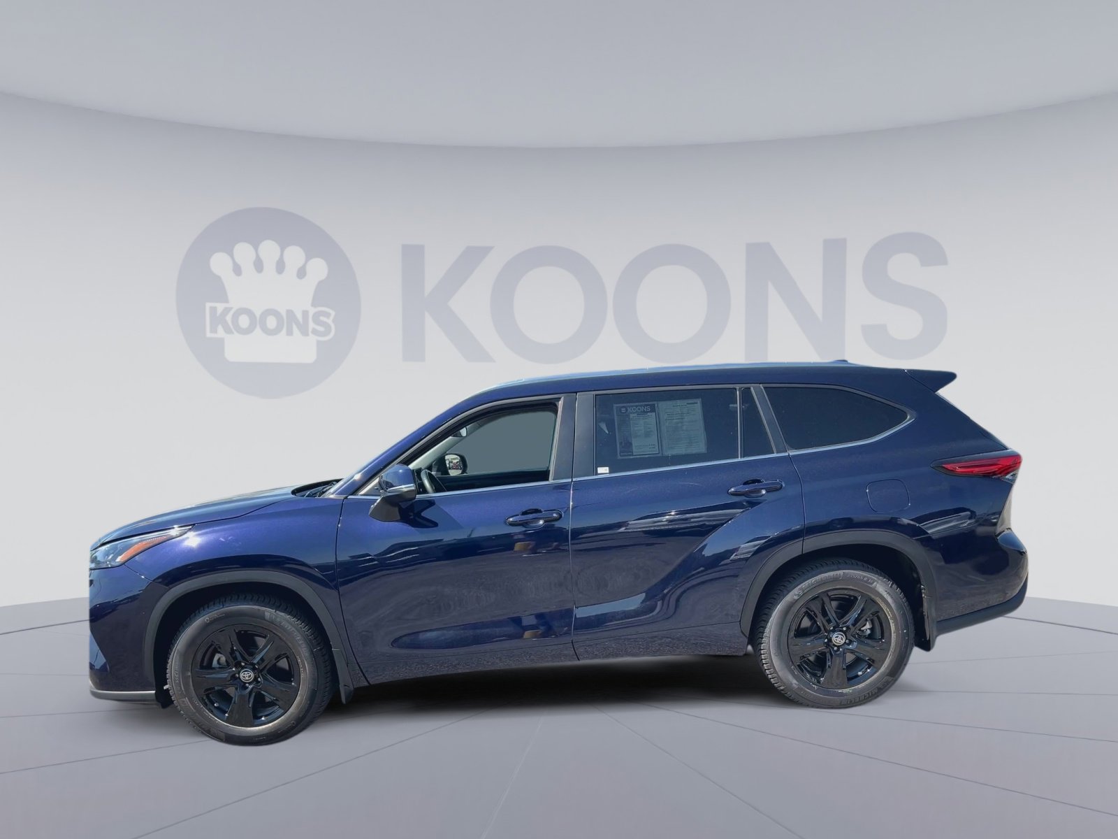 Used 2023 Toyota Highlander LE FWD image 7