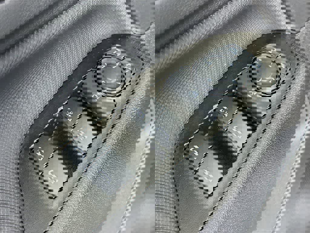 Used 2022 Chevrolet Equinox RS w/ RS Leather Package image 28