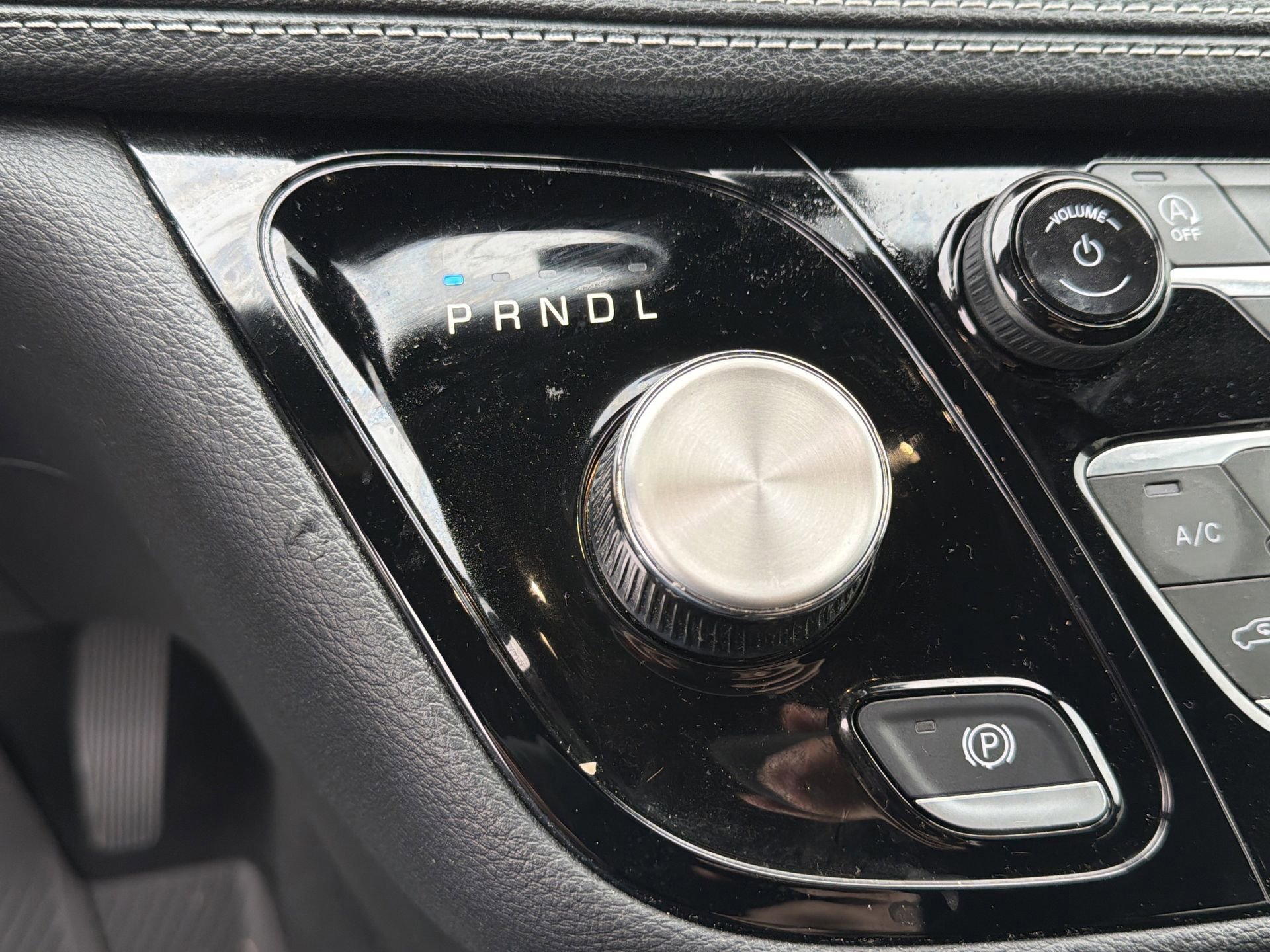 Used 2023 Chrysler Pacifica Touring image 14