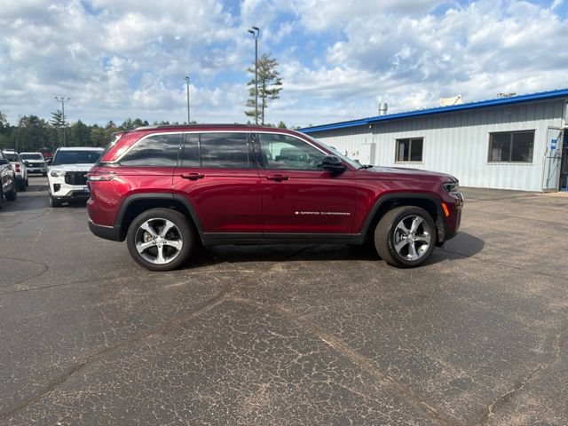 Used 2026 Jeep Grand Cherokee Limited w/ Luxury Tech Group II AWD/4WD image 13