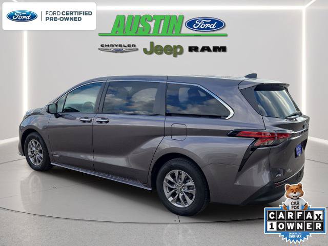 Used 2021 Toyota Sienna XLE AWD/4WD image 3