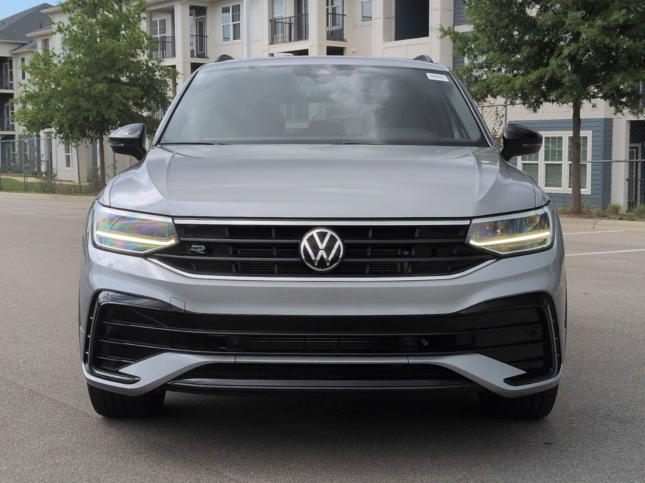 Used 2023 Volkswagen Tiguan SE R-Line FWD image 9