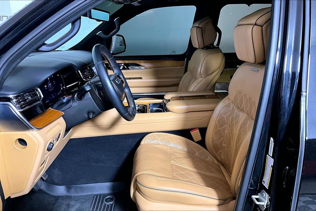 Used 2022 Jeep Grand Wagoneer Series III AWD/4WD image 20