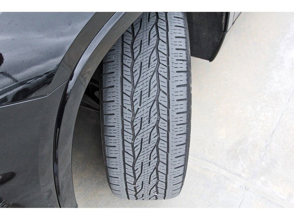 Used 2021 Chevrolet Traverse Premier w/ LPO, Blackout Package FWD image 35