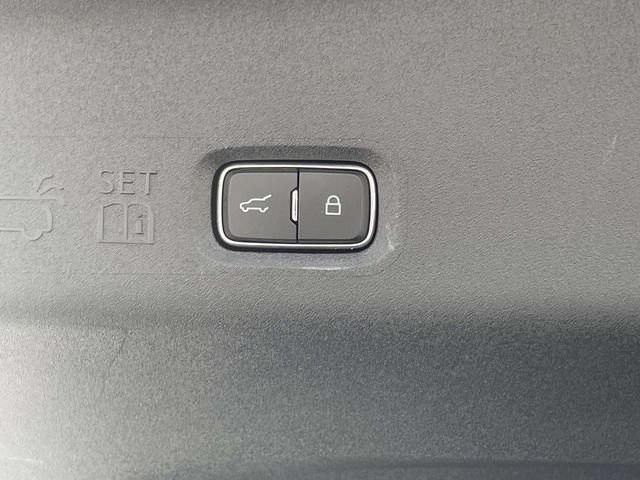 Certified 2025 Ford Expedition Active AWD/4WD image 12