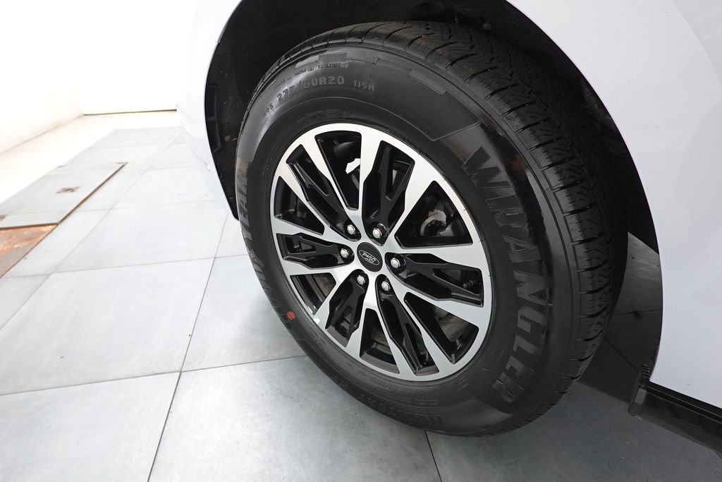 Certified 2025 Ford Expedition Platinum image 30