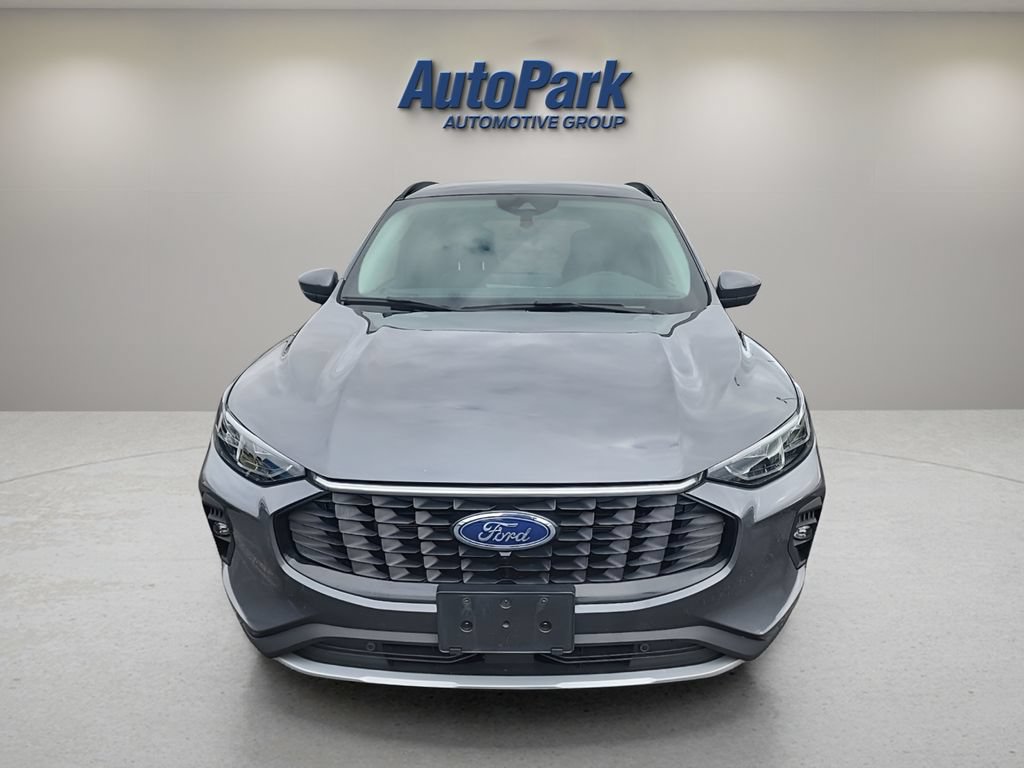 Certified 2024 Ford Escape Platinum AWD/4WD image 2
