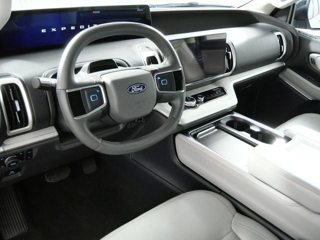 Certified 2025 Ford Expedition Active AWD/4WD image 4