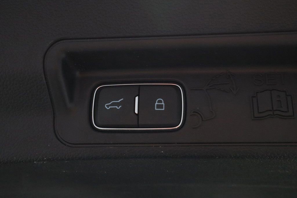 Certified 2023 Ford Explorer XLT image 20