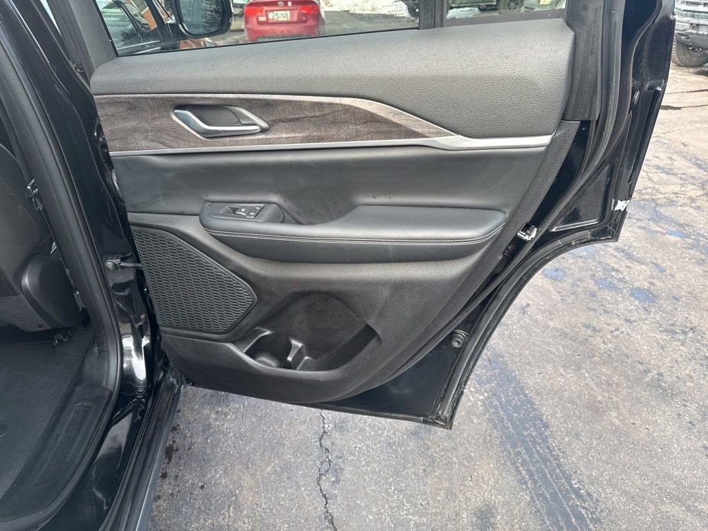 Used 2023 Jeep Grand Cherokee Limited image 45