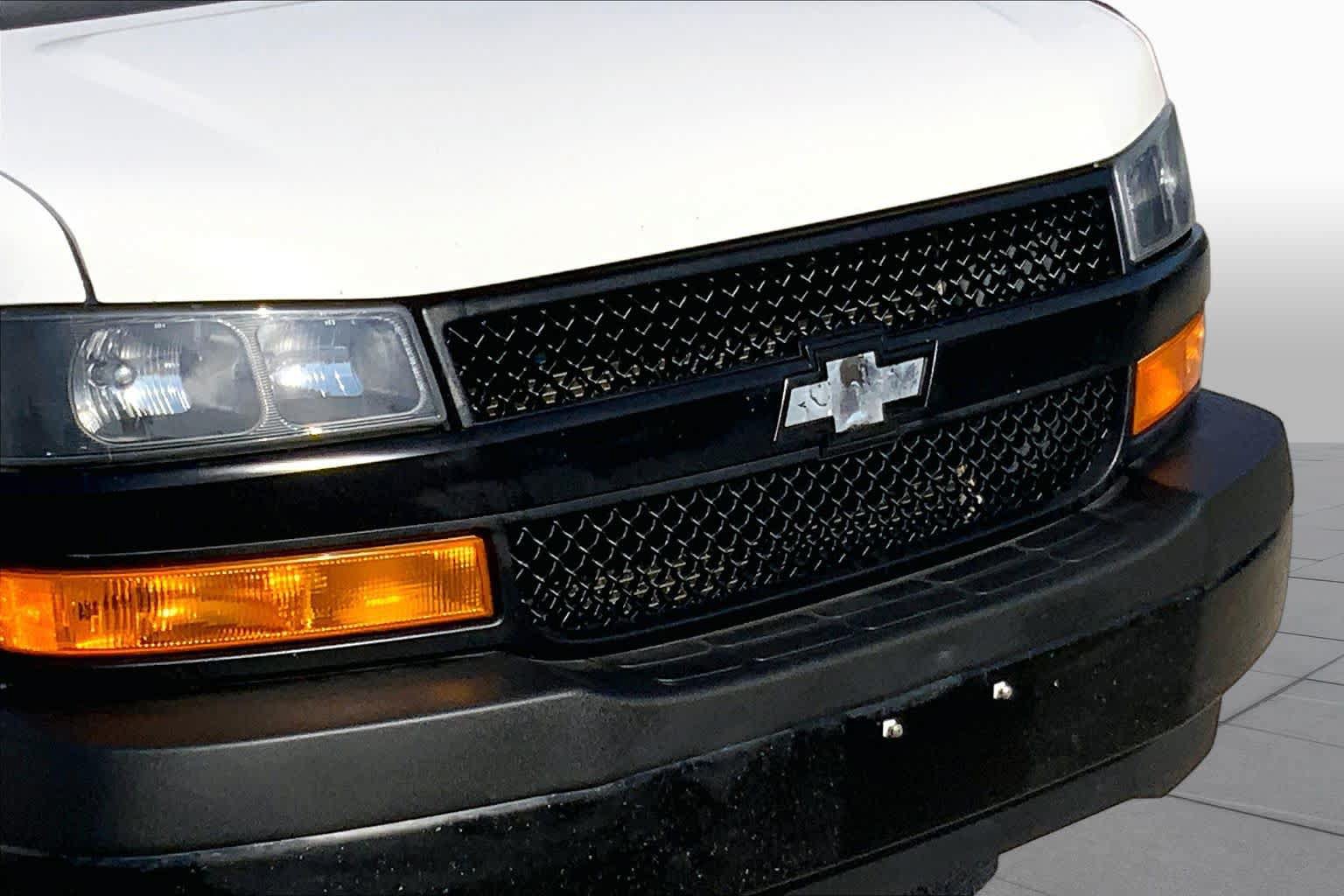 Used 2019 Chevrolet Express 2500 Extended RWD image 24