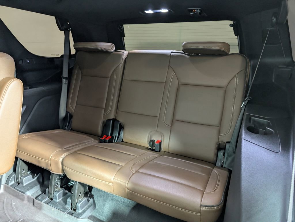 Used 2025 Chevrolet Tahoe High Country AWD/4WD image 14