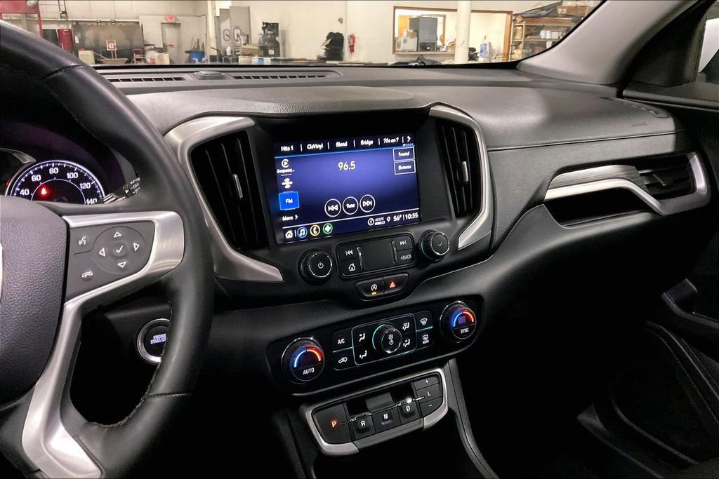Used 2024 GMC Terrain SLT image 8