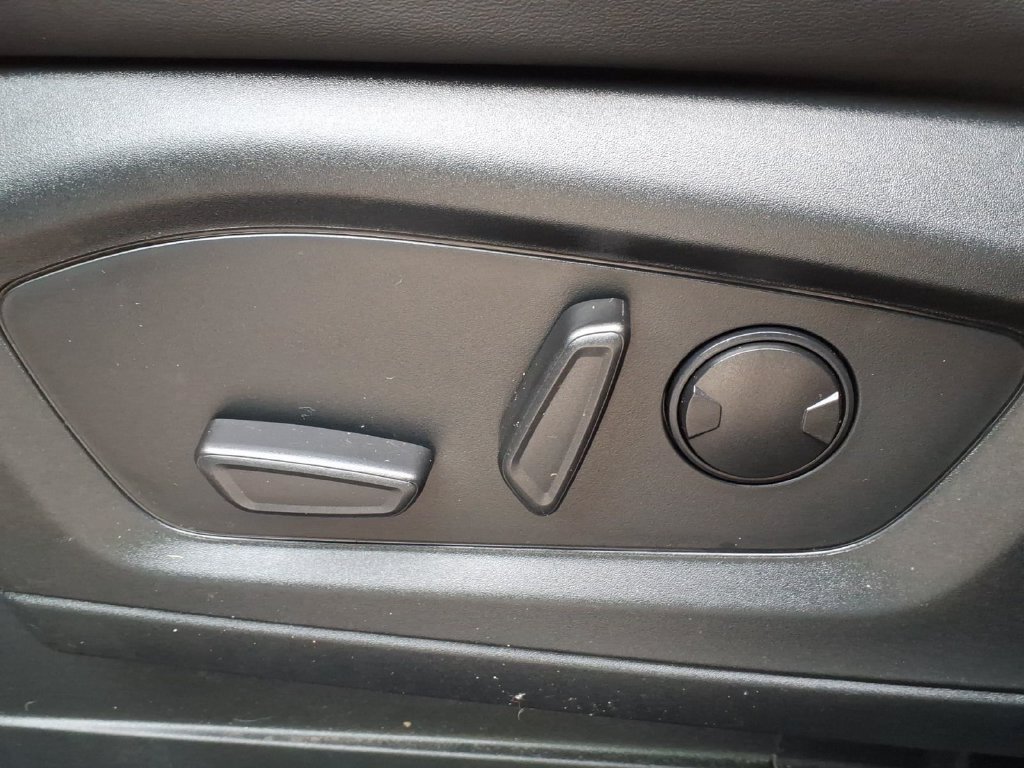 Certified 2023 Ford Explorer XLT w/ Equipment Group 202A AWD/4WD image 18