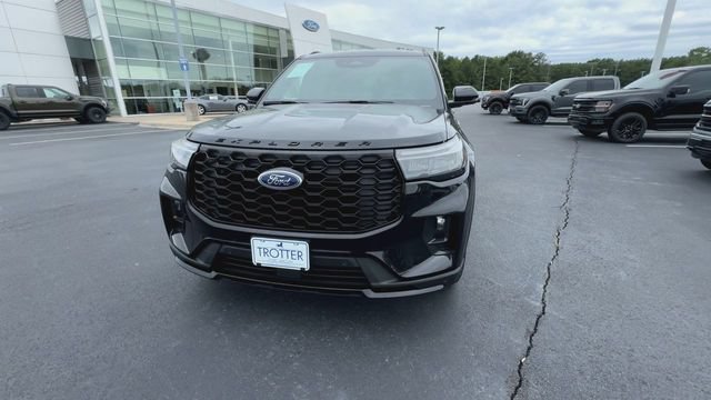 Certified 2025 Ford Explorer ST-Line AWD/4WD image 3