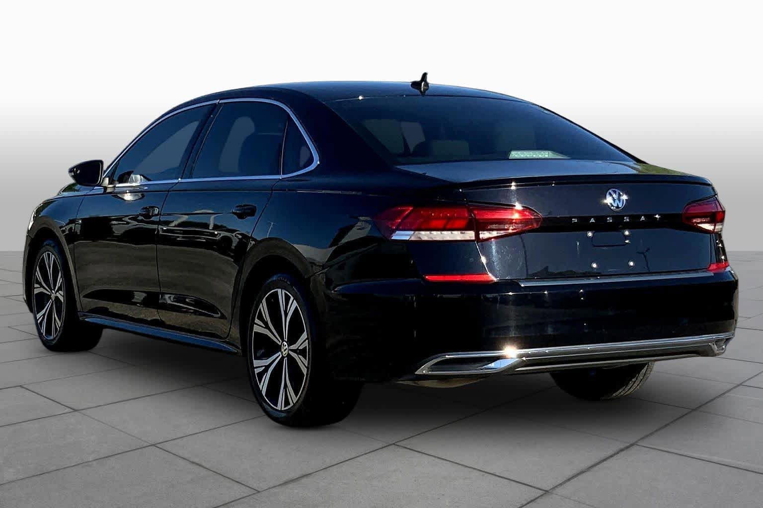Used 2022 Volkswagen Passat 2.0T SE FWD image 2