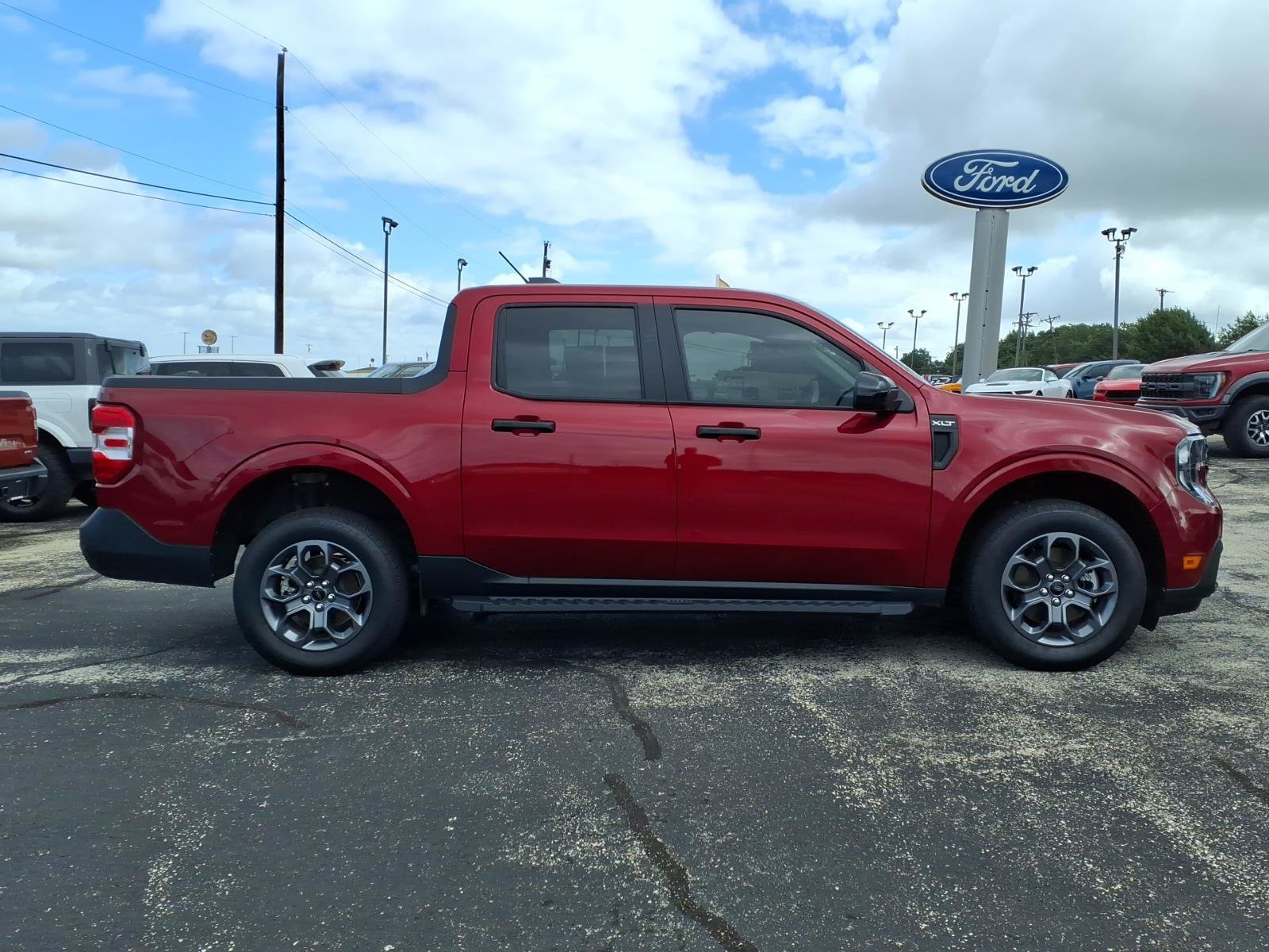 Certified 2025 Ford Maverick XLT w/ XLT Luxury Package FWD image 4