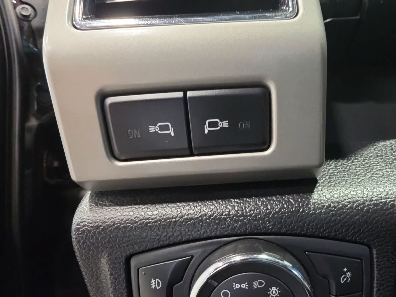 Certified 2019 Ford F150 Lariat w/ Equipment Group 502A Luxury AWD/4WD image 23