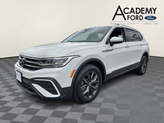 Used 2023 Volkswagen Tiguan SE FWD image 3