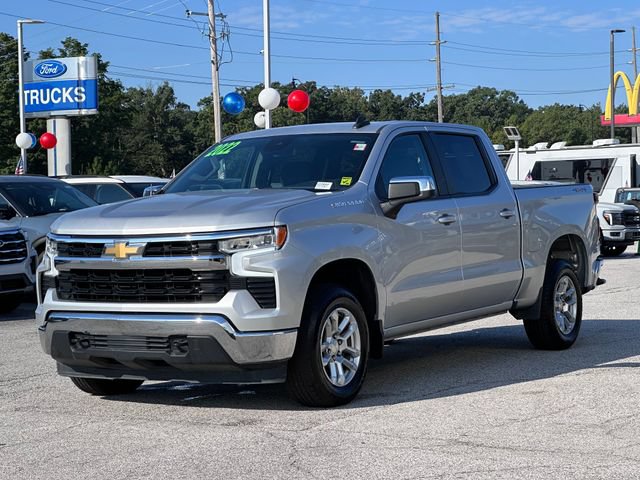 Used 2022 Chevrolet Silverado 1500 LT AWD/4WD image 3