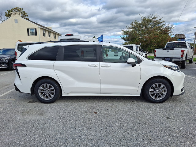 Used 2022 Toyota Sienna LE FWD image 17