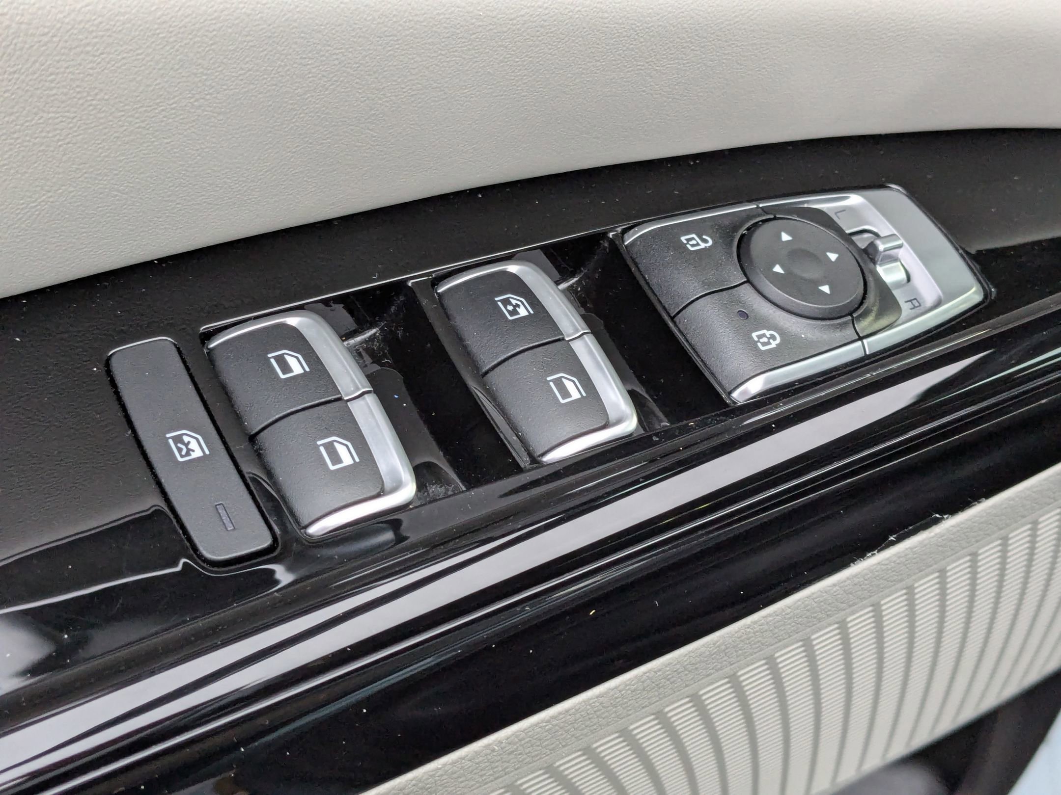 Used 2024 Kia Carnival EX image 13