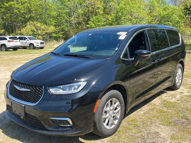 Used 2025 Chrysler Pacifica Select FWD image 8